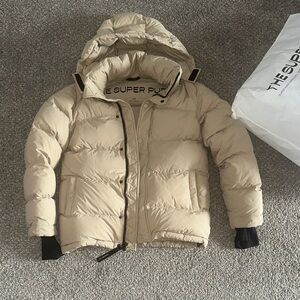 Aritzia The Super Puff Xs